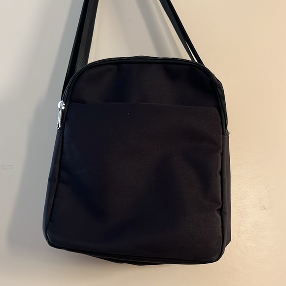 Guang Shi Da nylon crossbody pouch - Picture 8 of 8